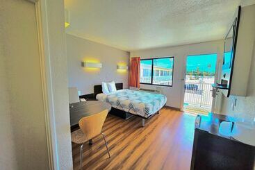 Motel 6palm Desert, Ca  Palm Springs Area