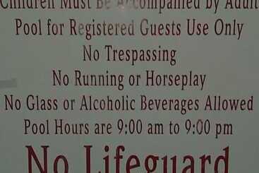 فندق على الطريق Red Carpet Inn Louisville North Jeffersonville In