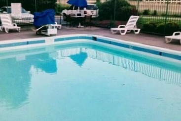 Мотель Red Carpet Inn Louisville North Jeffersonville In