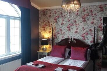 تختخواب و صبحانه Nupan Deluxe