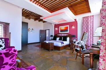 هتل Giraffe Ark Game Lodge