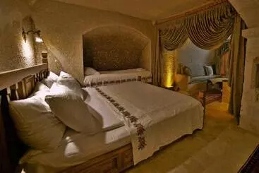 Majatalo Grand Cave Suites
