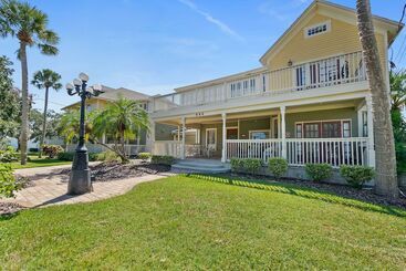 Golden Magnolia Marina Resort