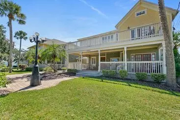 Golden Magnolia Marina Resort