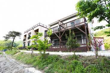 Yangpyeong Oettonjip Pension