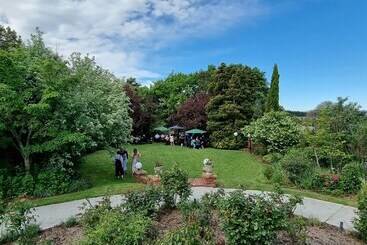 酒店 The Fern & Thistle Luxury Accommodation Drinks, Hotpool, Sauna