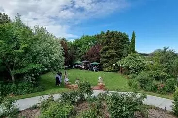 Hotel The Fern & Thistle Luxury Accommodation  Drinks, Hotpool, Sauna