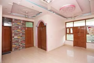 Hotel The Royal Suit Apartment By Oyo