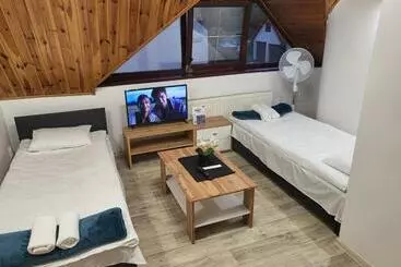 Aamiaismajoitus (B&B) Noclegi Między Parkami