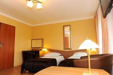 호스텔 Ranczo W Dolinie