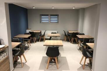 تختخواب و صبحانه Hugo