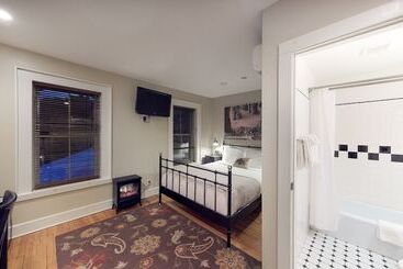 Otel The 1850 House Inn And Tavern