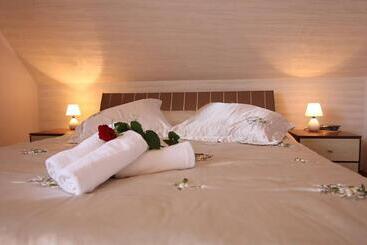 Pensjonat I Restauracja Nowak