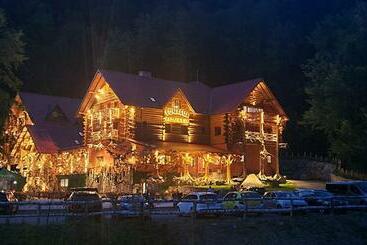 فندق Conacul Radacinilor