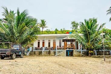 호텔 Spot On 92183 Komang Resort Klayar