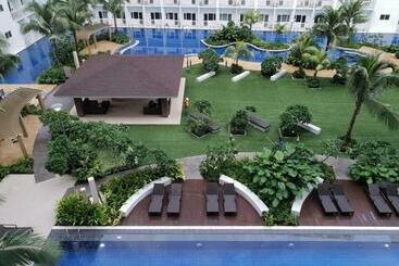 Aparthotel Shore Residences Moa Complex Staycation