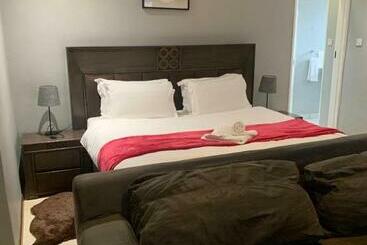 Bed and Breakfast Cabin 101 Guest Lodge