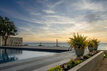 فندق Sky Breeze Right On The Beach