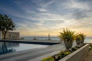 Hôtel Sky Breeze Right On The Beach