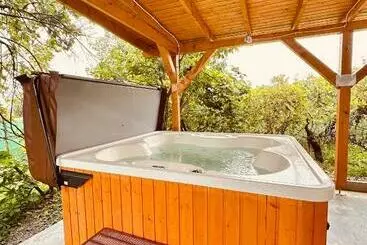 ペンション Tenkeshegyi Házikó