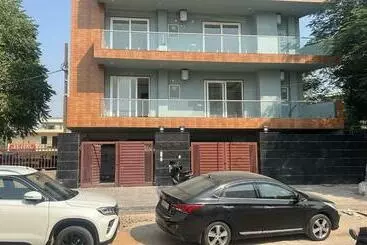 V R Hotel By Wb Inn