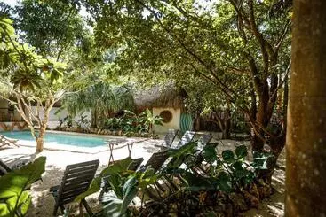ホテル Glamping Bufo Alvarius Sanctuary Bacalar