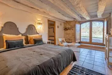 Majatalo Mas Del Lum