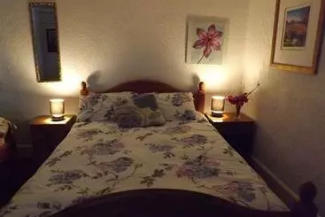 민박 Caroline House