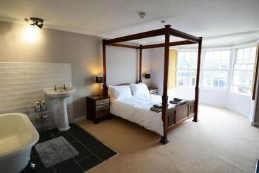 Hotel Rounceval House