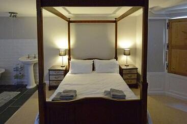 ホテル Rounceval House