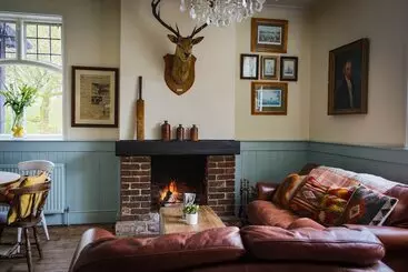 בית מלון כפרי The Cricketers Inn