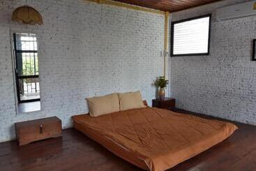 Albergue ทุ่งยั้งเฮ้าส์