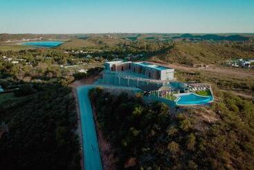 فندق Altos De Los Paraísos Vista Al Lago Y Sierras
