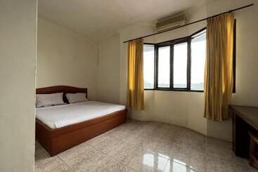 בית מלון כפרי Oyo 92098 Kost Orange Syariah