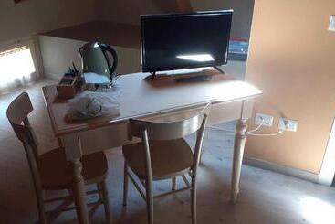 بنسيون Affittacamere Adelphia