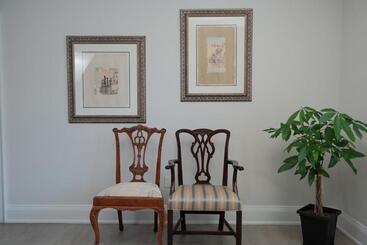 Panzió Private Suite In Forest Hill With Full Kitchen And Parking