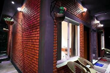 Bed and Breakfast Shikara Cottages