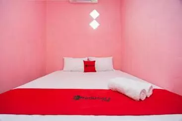 Hotelli Reddoorz Near Simpang Bandara Smb Ii