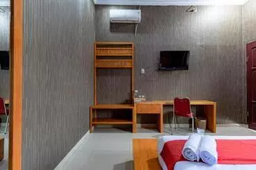 Hotel Reddoorz Syariah Near Uisu Medan