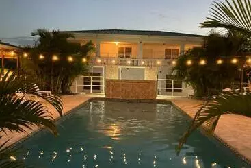 هتل آپارتمان El Flamingo Beach Club