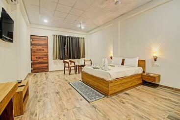 Aaranya Resort By Vihasta