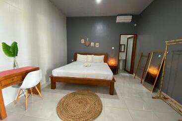Pension Tyana Private Room In Batu Bolong 26