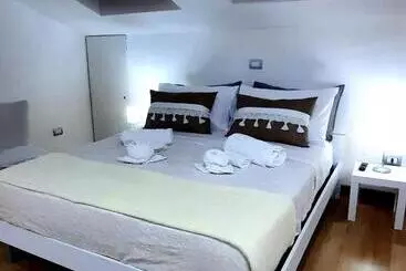 تختخواب و صبحانه La Mansarda Suite