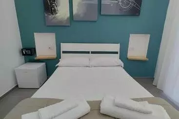 تختخواب و صبحانه The Essential