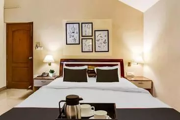 Otel Collection O 703318  Sangia