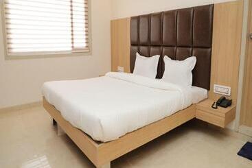 Hotelli Dwarka Palace