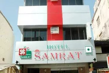 ホテル Samrat