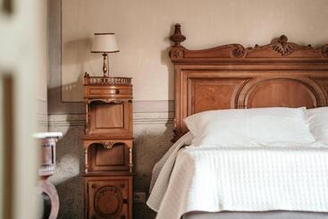 تختخواب و صبحانه Puleera Boutique