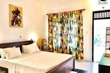 Bed and Breakfast Shanthi Boutique Villa