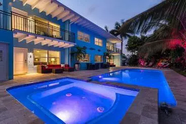 アパートホテル Bluewater Cove Boutique Resort